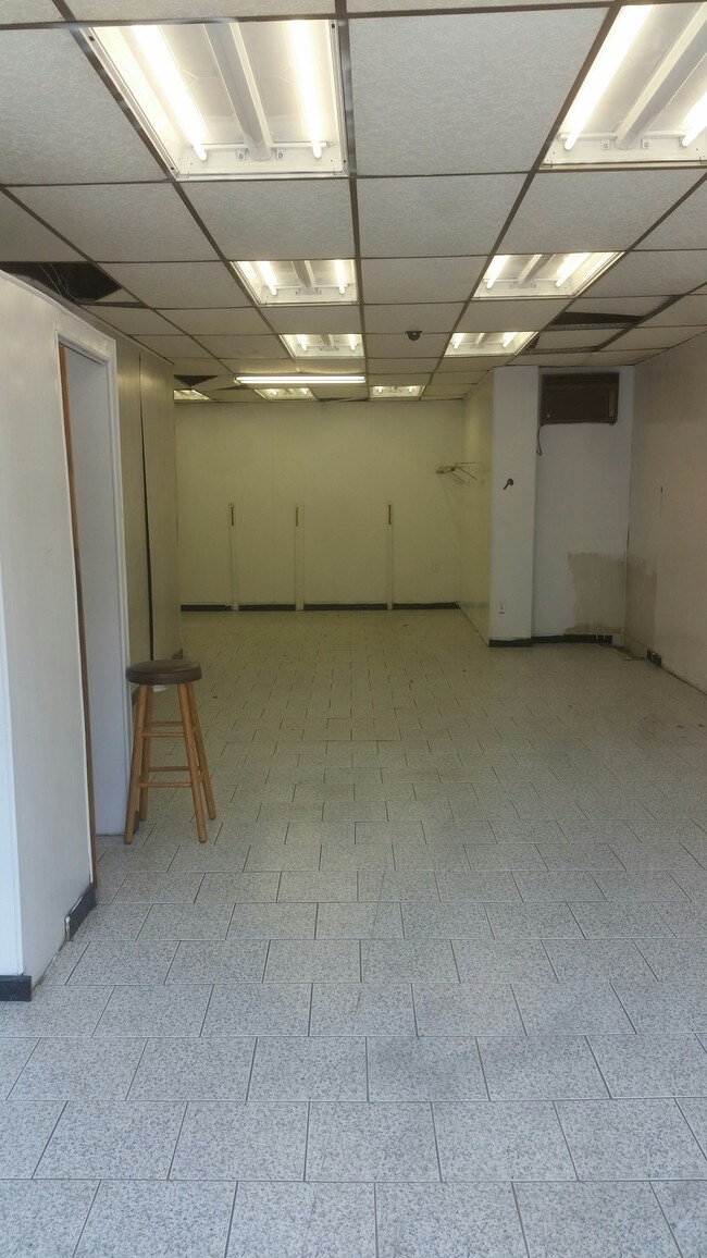 Building Photo - MIXUSE IN RIDGEWOOD