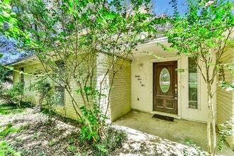 Building Photo - 3405 E Circle Dr