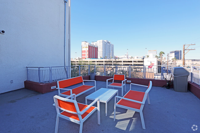 Rooftop Patio - The 211