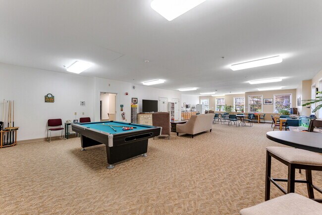 Foto del edificio - Pines Senior Living