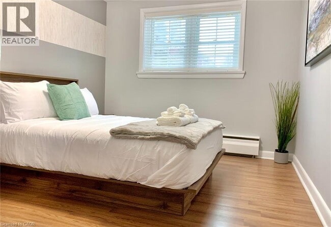 Building Photo - 479 Vernon Ave