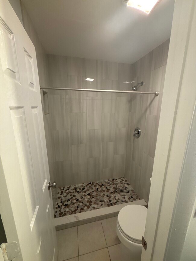 Building Photo - 555 Deepwoods Dr