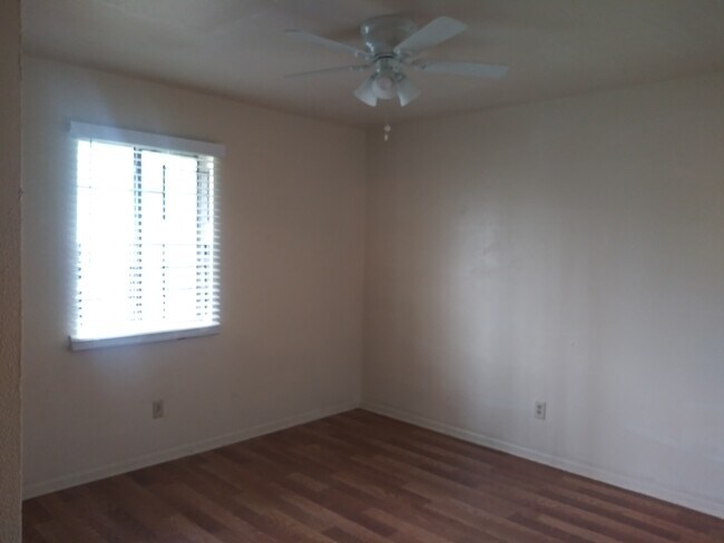 Foto del edificio - 6219 Batterson St