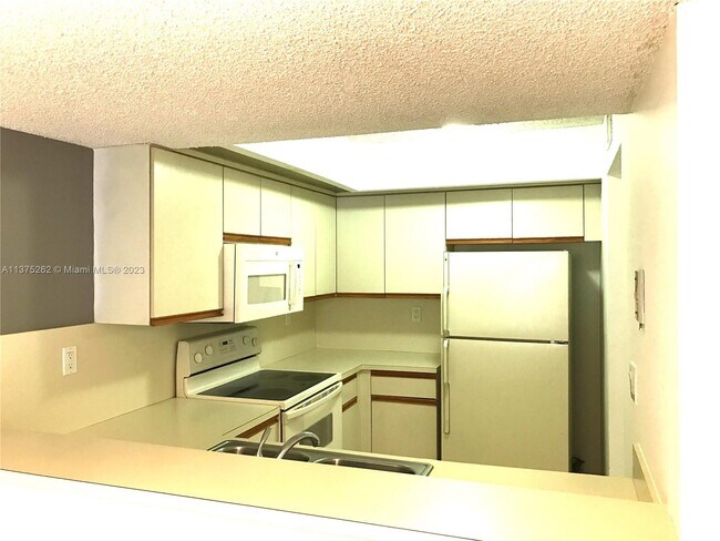 Foto del edificio - 8811 SW 132nd Pl