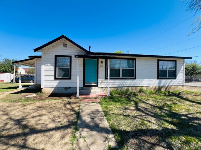 Photo - 1518 Huron St House