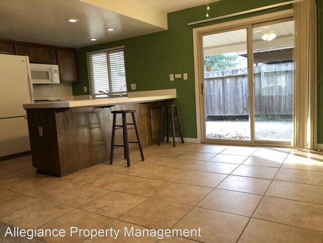 Building Photo - 3 br, 2.5 bath House - 3274 Via Grande
