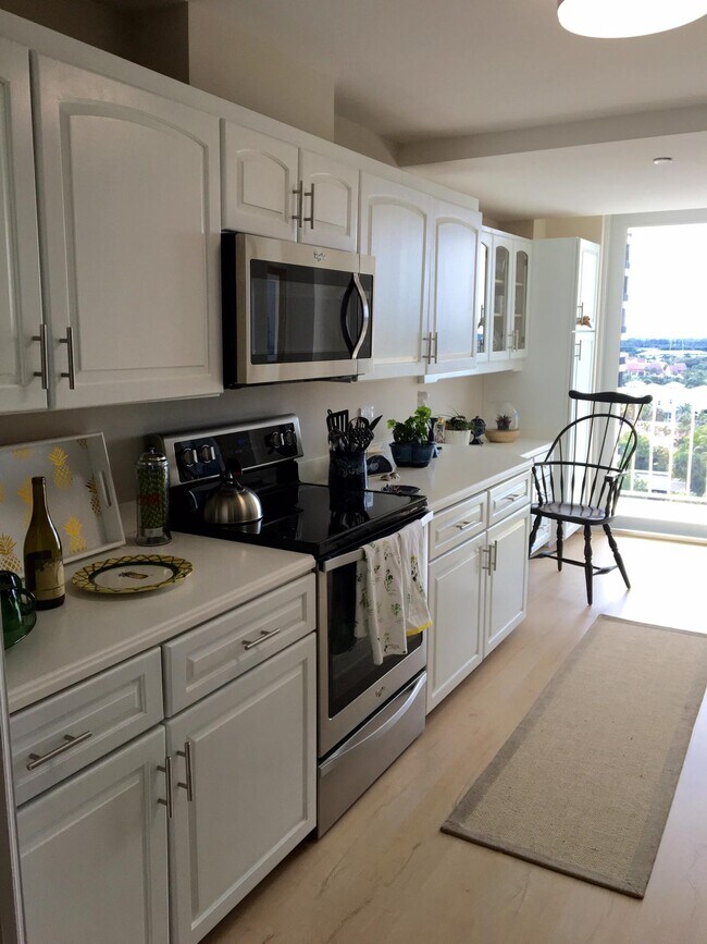 Building Photo - 500 Ocean Dr