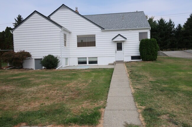 Building Photo - 1023 Easy St