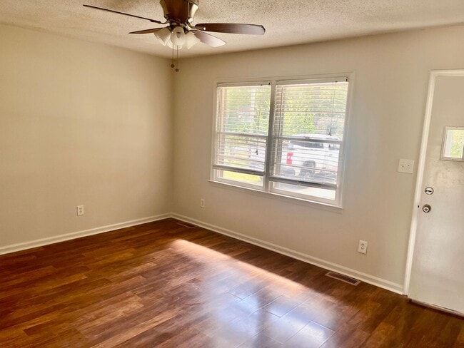 Building Photo - Outdoor Living Dream: Ranch-style home with Deck & Yard