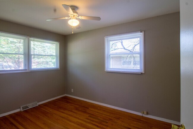 Building Photo - Welcome to this charming brick ranch that’...