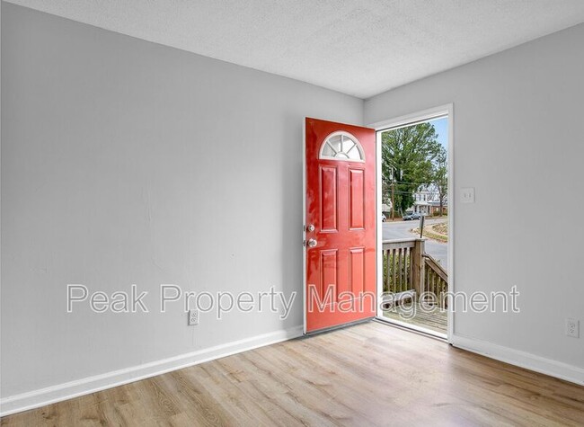 Building Photo - 501 Hazelhurst Ave