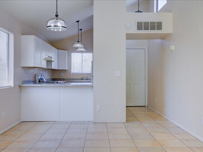 Foto del edificio - 5704-5706 E 24th St