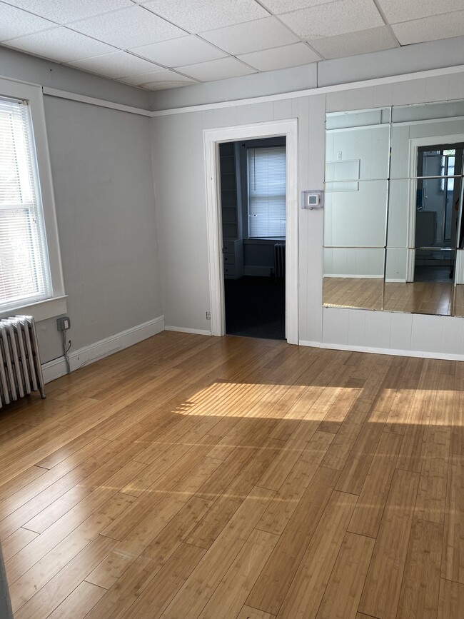 Building Photo - 85 Westbury Ave