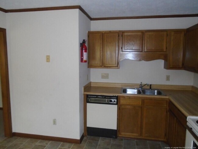 Foto del edificio - 5906 Notblake Ave