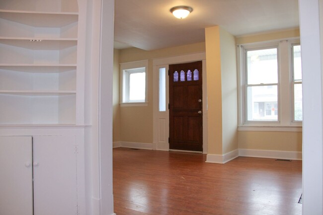 Building Photo - Lovely Townhouse in Baynard Boulevard Hist...