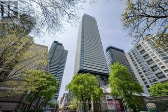Building Photo - 501 Yonge St