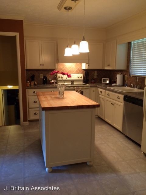 Foto del edificio - 4 br, 2 bath House - 115 Azalea Street