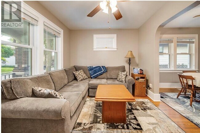 Photo du bâtiment - 1197 McKay Ave