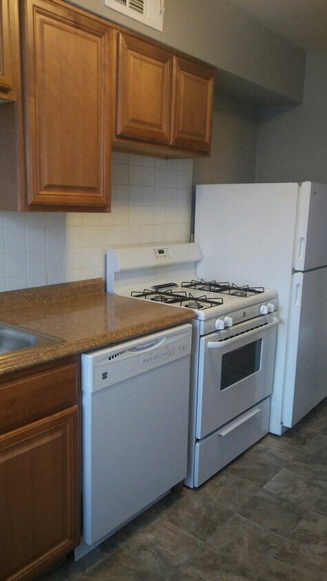 Primary Photo - 1044 W 41st St