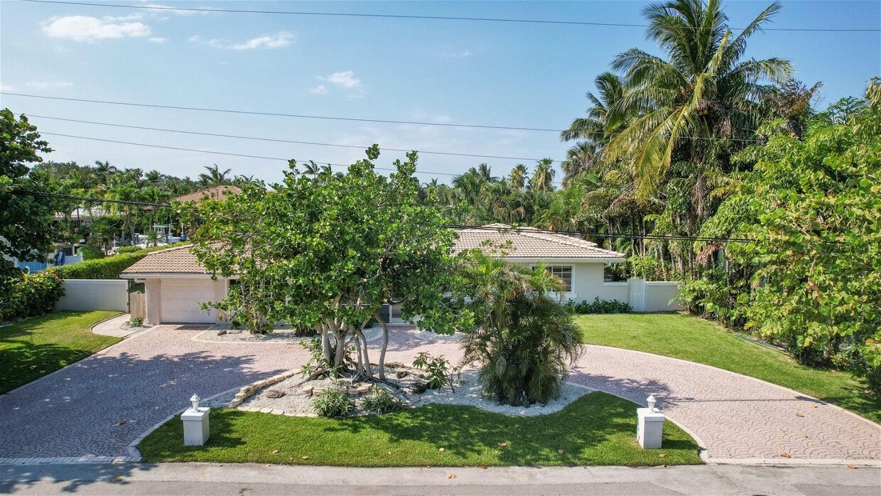 Primary Photo - 2265 NE 24th St