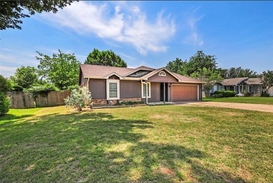 Foto principal - 1300 Timbercrest Dr