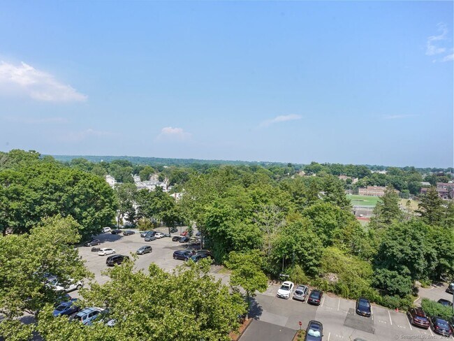 Building Photo - 71 Strawberry Hill Ave