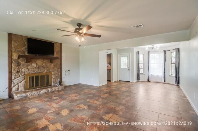 Foto del edificio - 647 Ridge Dr