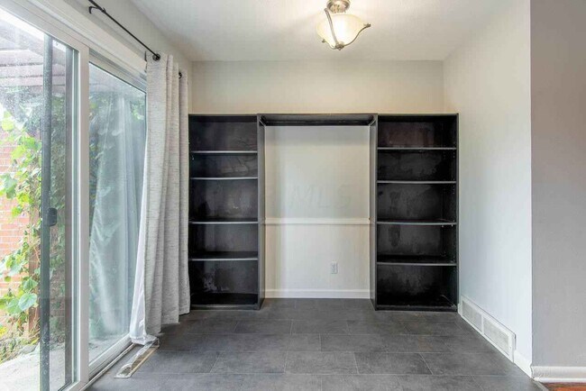 Building Photo - 1753 Willoway Cir N