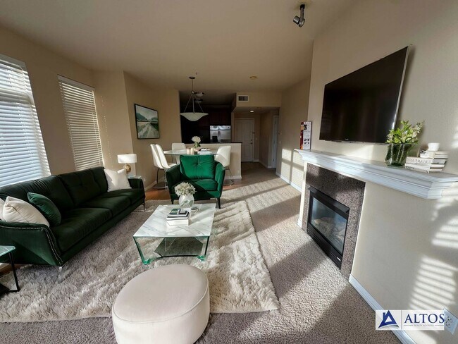 Foto del edificio - 2 bed/2 bath 4th Floor Unit in Cherry Creek! Covered Parking & Laundry Included!