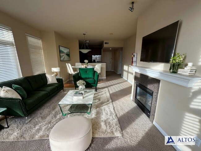 Building Photo - 2 bed/2 bath 4th Floor Unit in Cherry Creek! Covered Parking & Laundry Included!