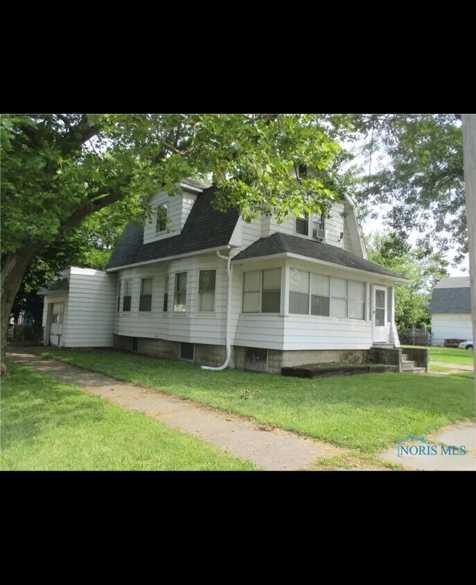 Primary Photo - 2101 N Michigan St