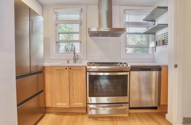 Building Photo - 432 2nd St