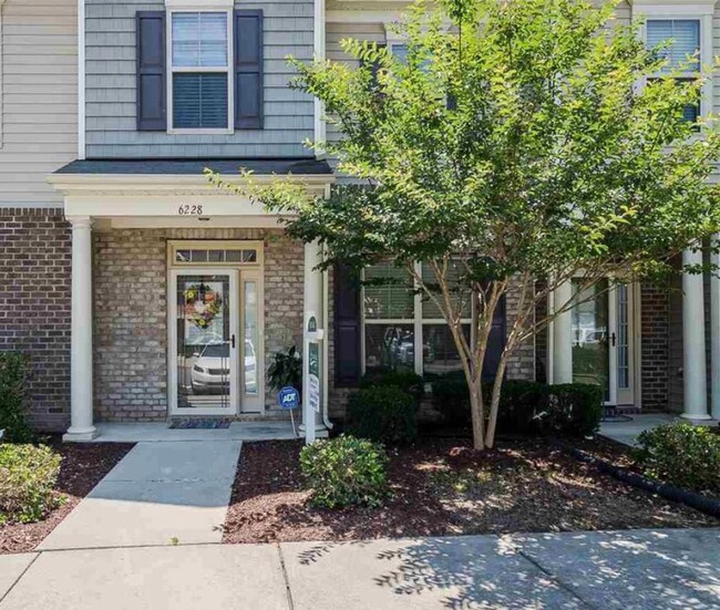 Foto del edificio - Spacious 2-Story Townhome in Perry Creek Area