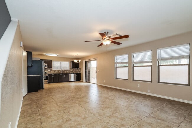 Foto del edificio - 2809 E Cherry Hills Dr