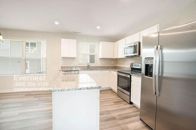 Building Photo - 3003 Soft Breeze Dr