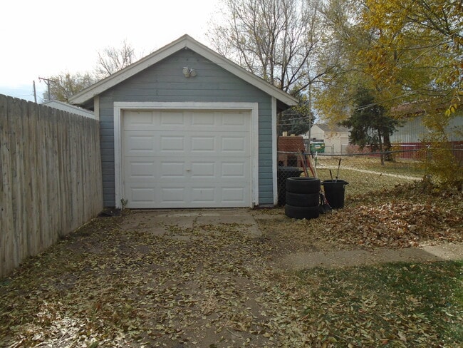 Building Photo - 221 Walnut St