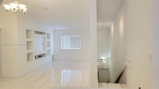 Foto del edificio - 2461 W 76th St
