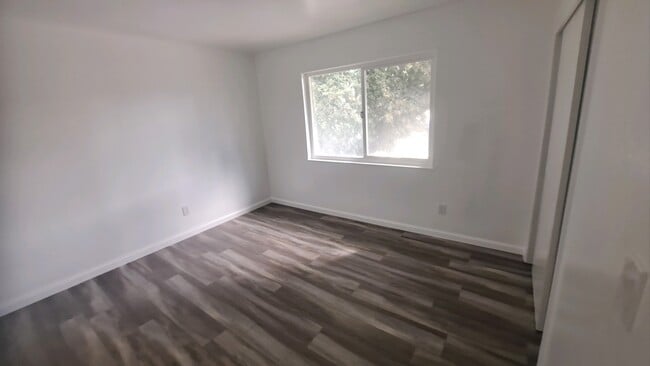 Building Photo - 621 Grand Fir Ave