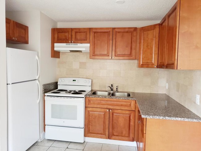 Building Photo - 2/1  Duplex in Lake Worth