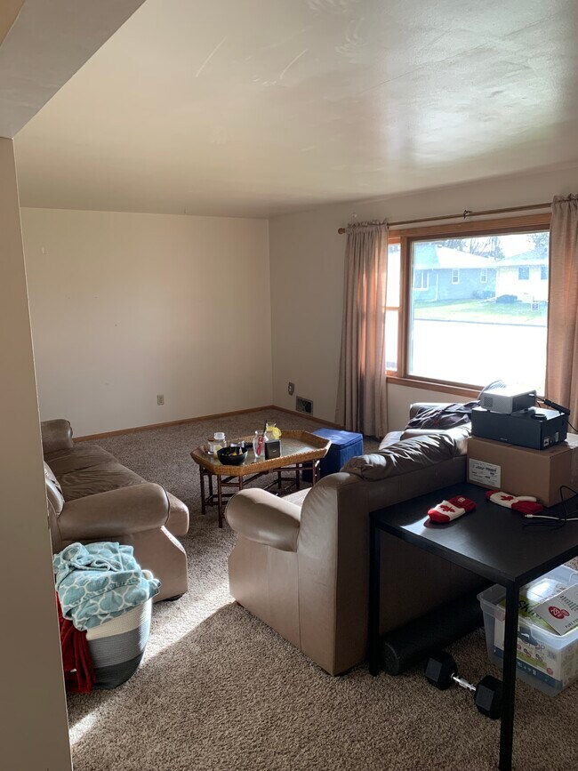 Foto del edificio - 108 Meadow Ln