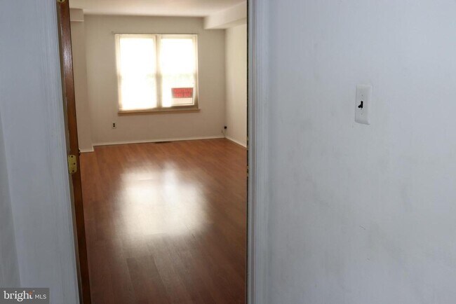 Building Photo - 303 Birch Dr
