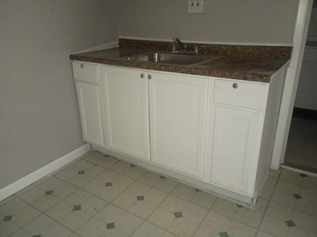 Photo - 13420 Euclid Ave (East Cleveland, OH) Apartment