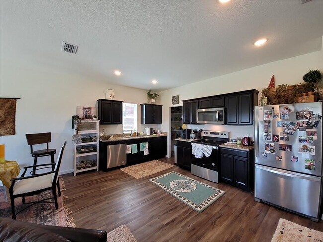 Building Photo - 1820 Wolf Run