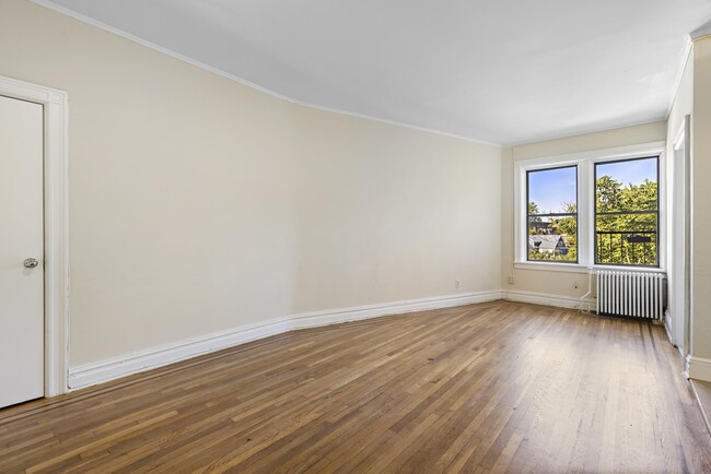 Building Photo - 821 Bergen Ave