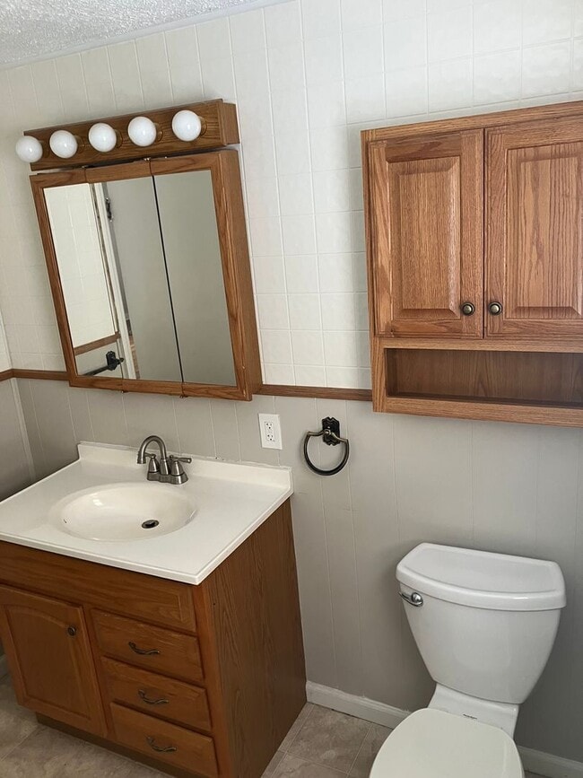 Building Photo - Cozy Camillus Cape