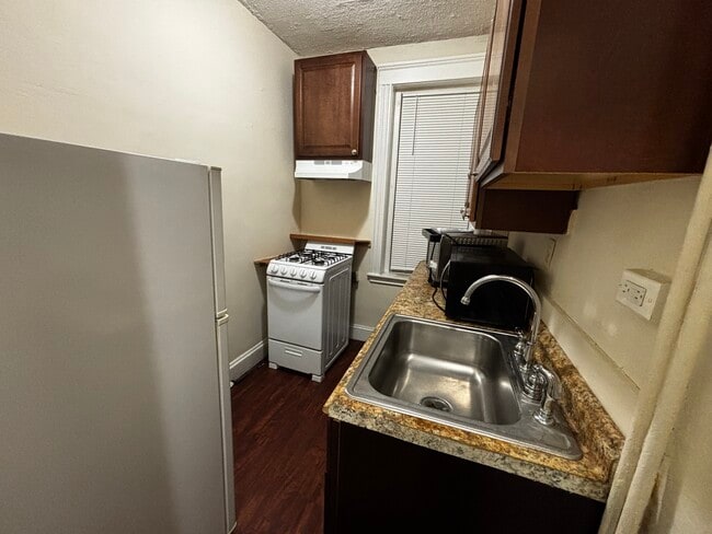 Building Photo - 84 New Whitney St