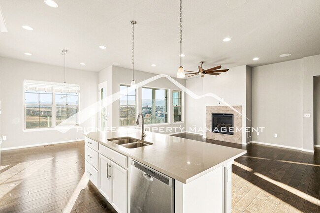 Building Photo - Stunning Mountain Views from this Custom S...