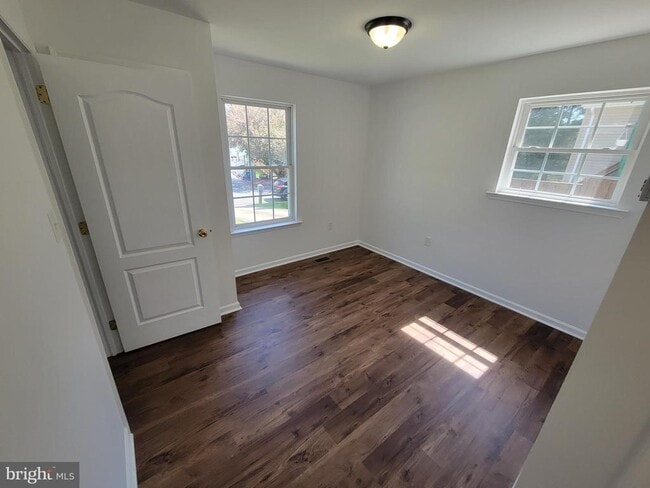 Building Photo - 4 Coolidge Ct