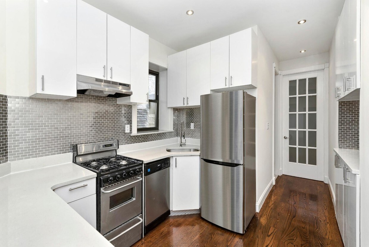 Primary Photo - 210 W 80th St