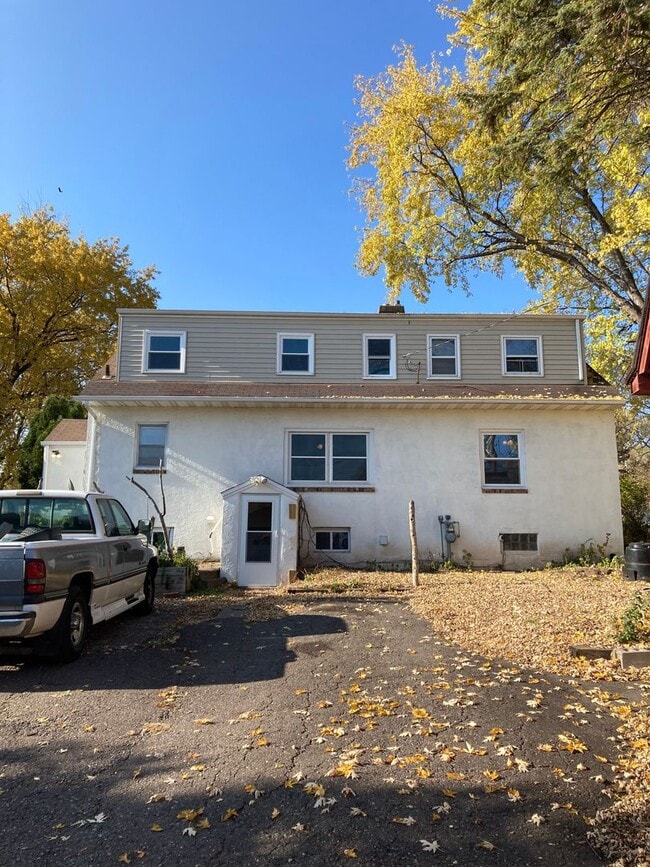 Building Photo - 910 N 56th Ave W